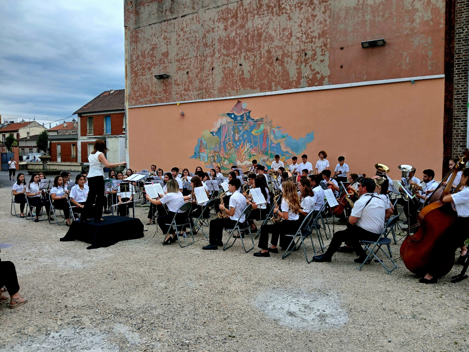 La Banda Unión Musical de Allariz ofrece un concierto en la Casa de España de la Región Parisina.