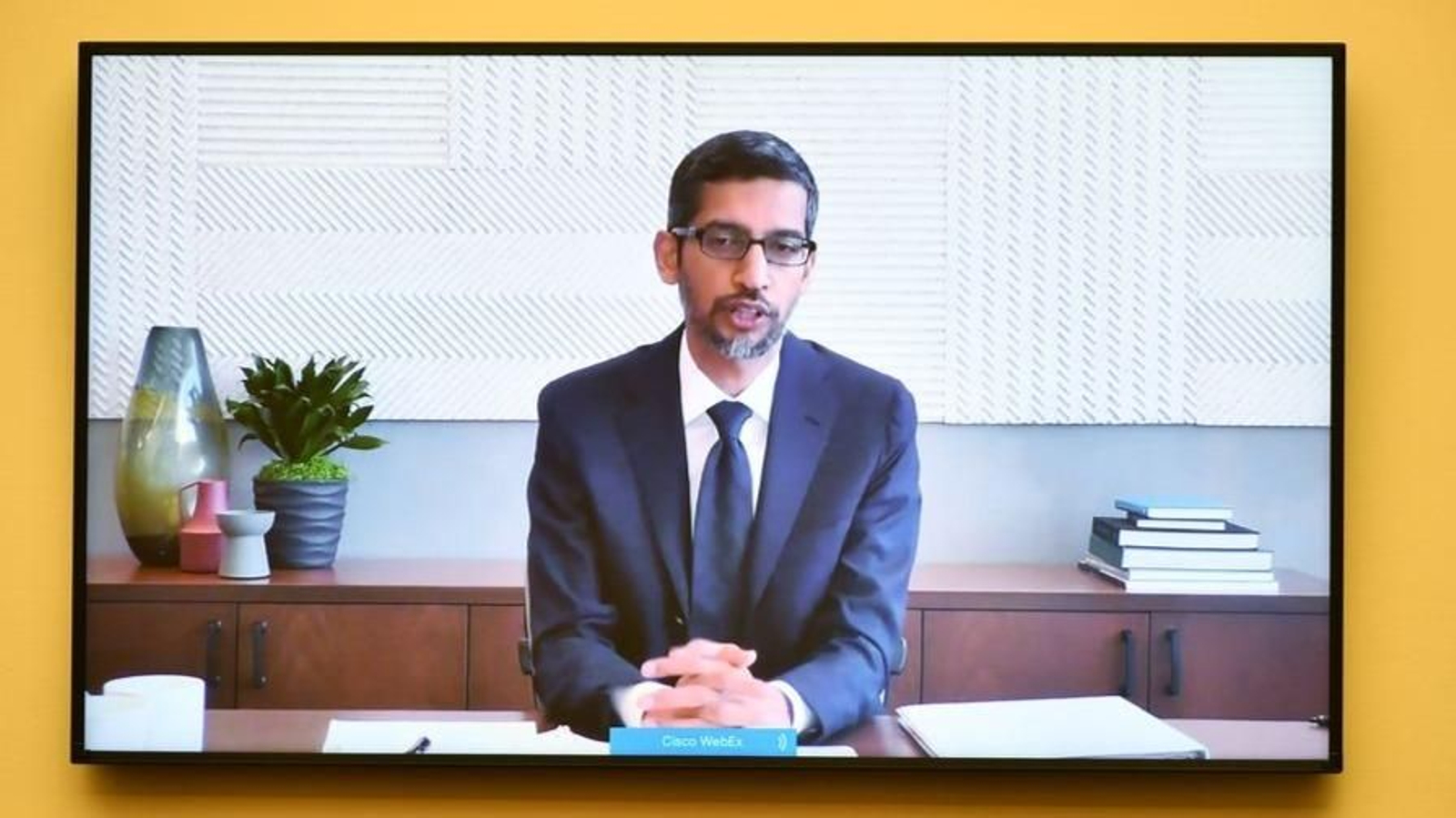 El CEO de Google, Sundar Pichai, testificando por videoconferencia ante el Congreso de EEUU.