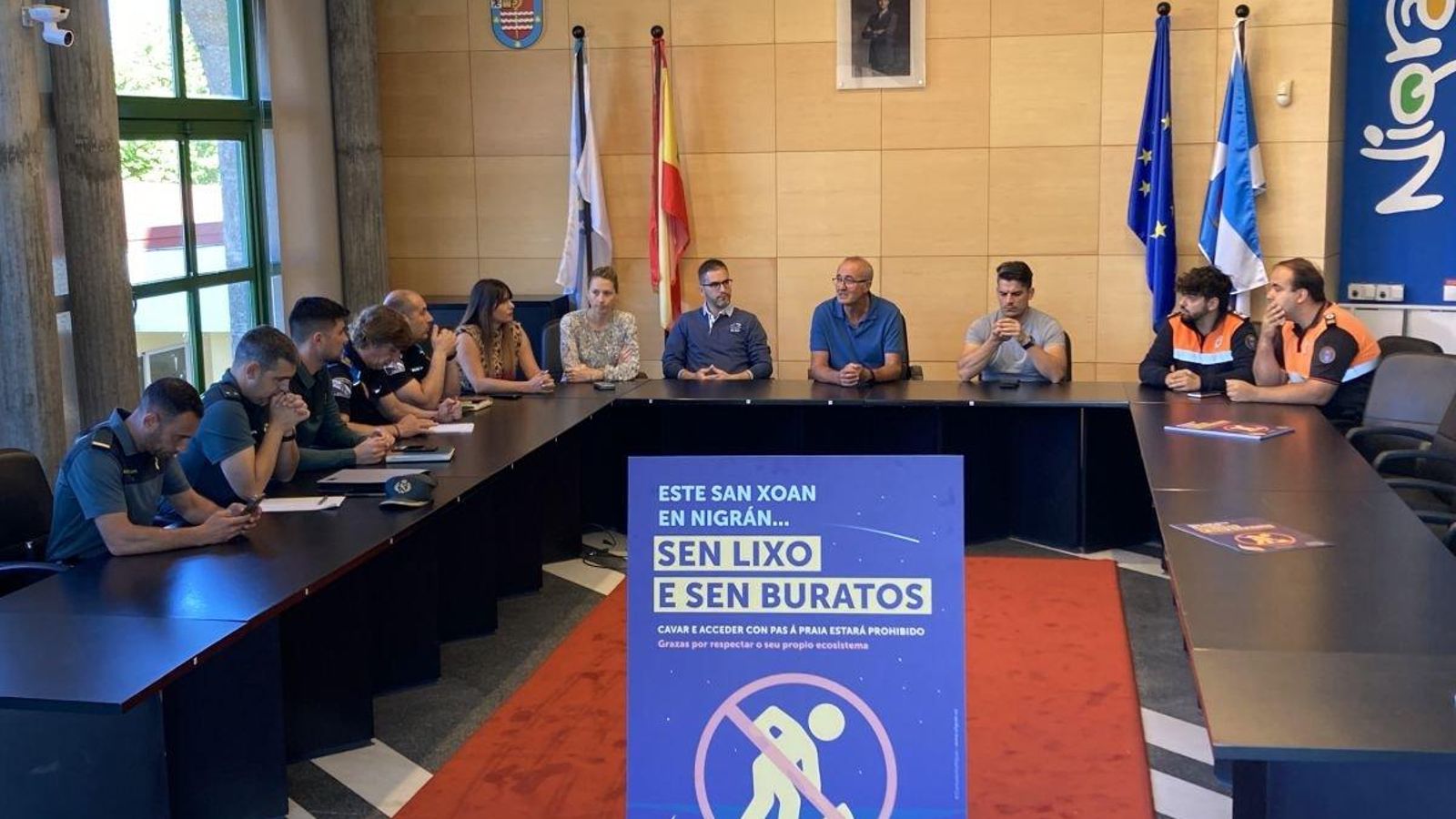Un instante de la reunión celebrada ayer en el Salón de Plenos para coordinar el dispositivo.