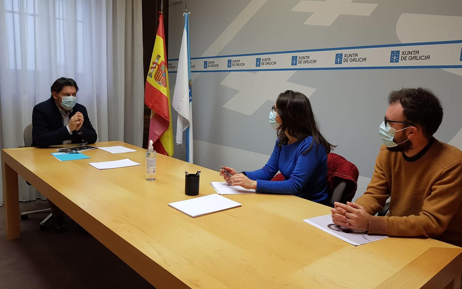 Imagen de la reunión celebrada en la sede de la Secretaría Xeral da Emigración en Compostela