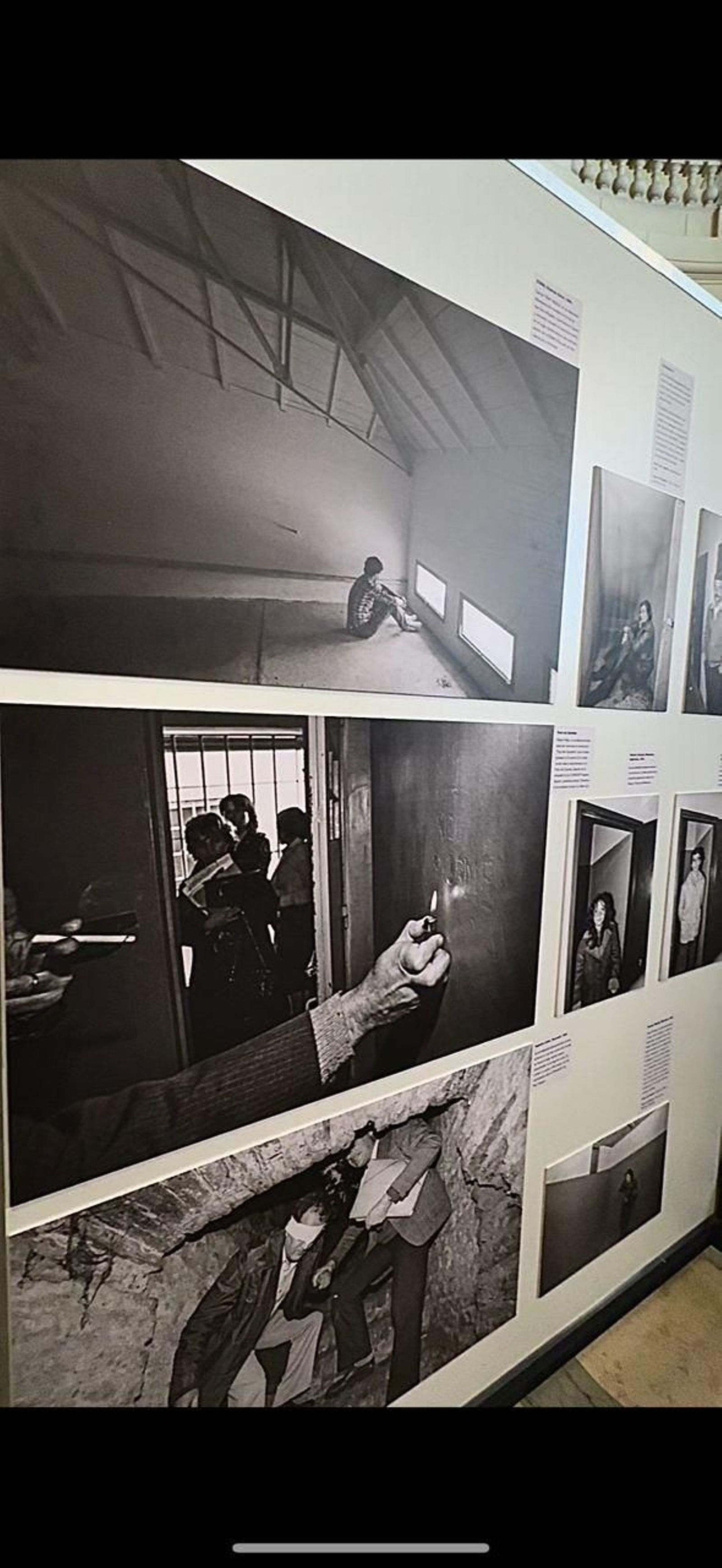 Un calabozo, "Dios mio ayúdame", frase reconocida por el detenido clandestino.