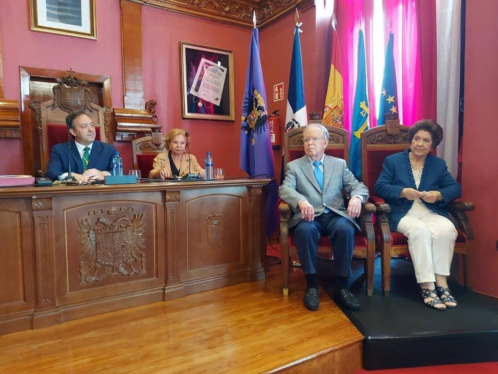 José Luis Corripio, el día en que recibió el título de Hijo Predilecto de Villaviciosa.