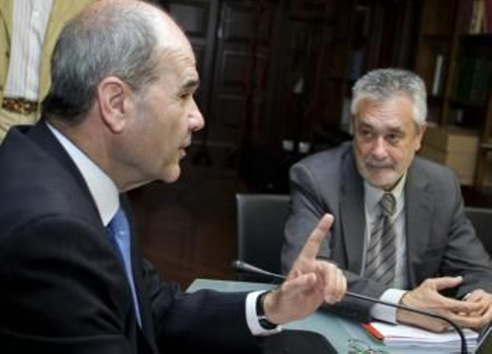 El expresidente de la Junta de Andalucía, Manuel Chaves, junto con el actual titular del Gobierno andaluz, José Antonio Griñán