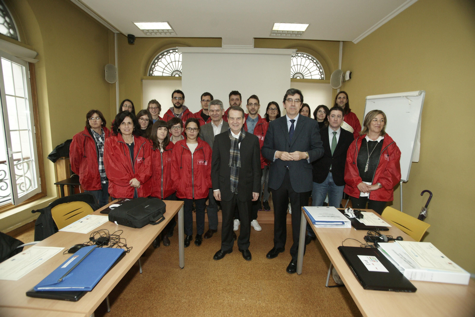 Caballero y López-Chaves, ayer ante los becados.