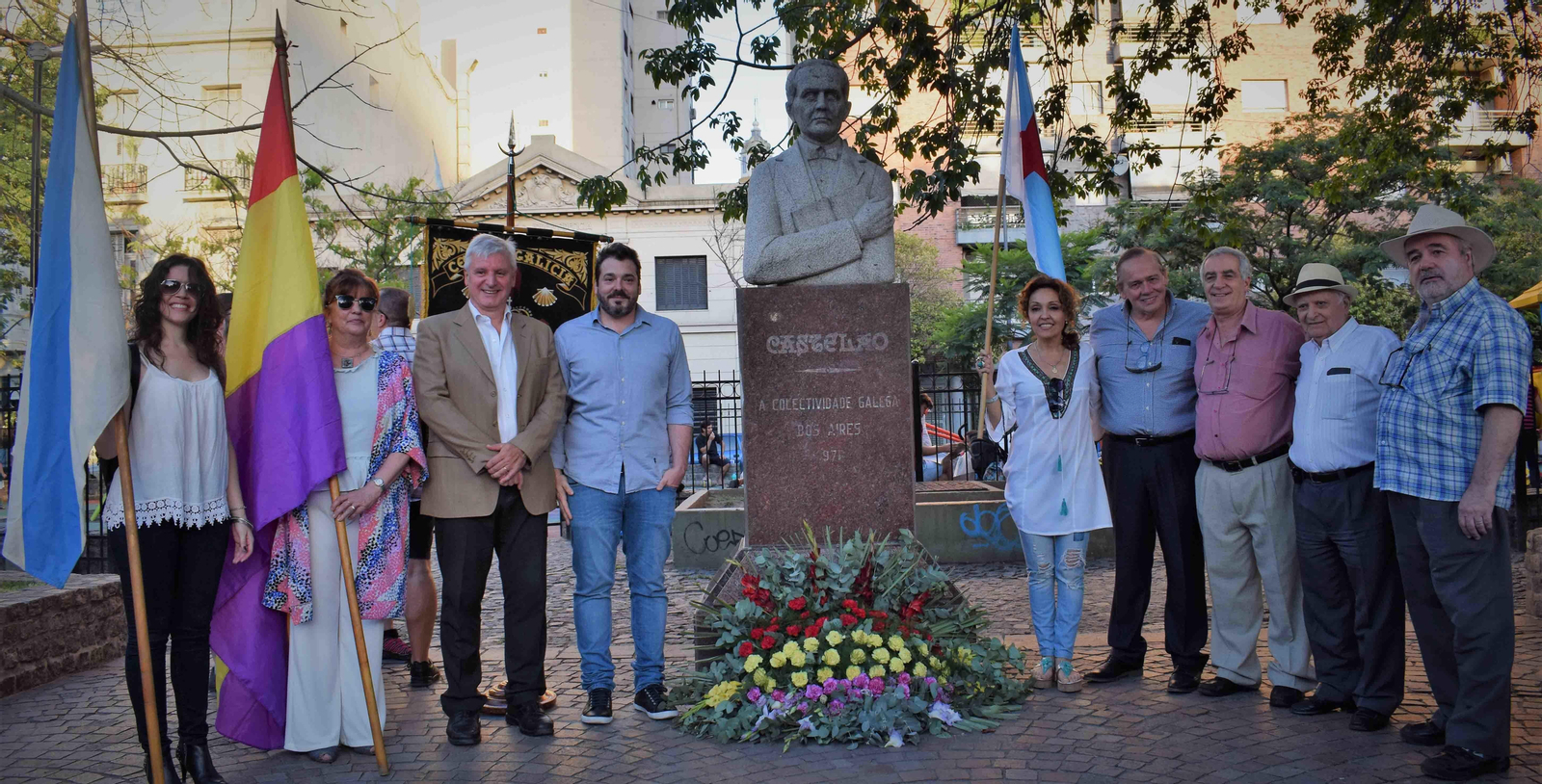 Autoridades asistentes al acto en homenaje a Castelao por el 68 aniversario de su fallecimiento