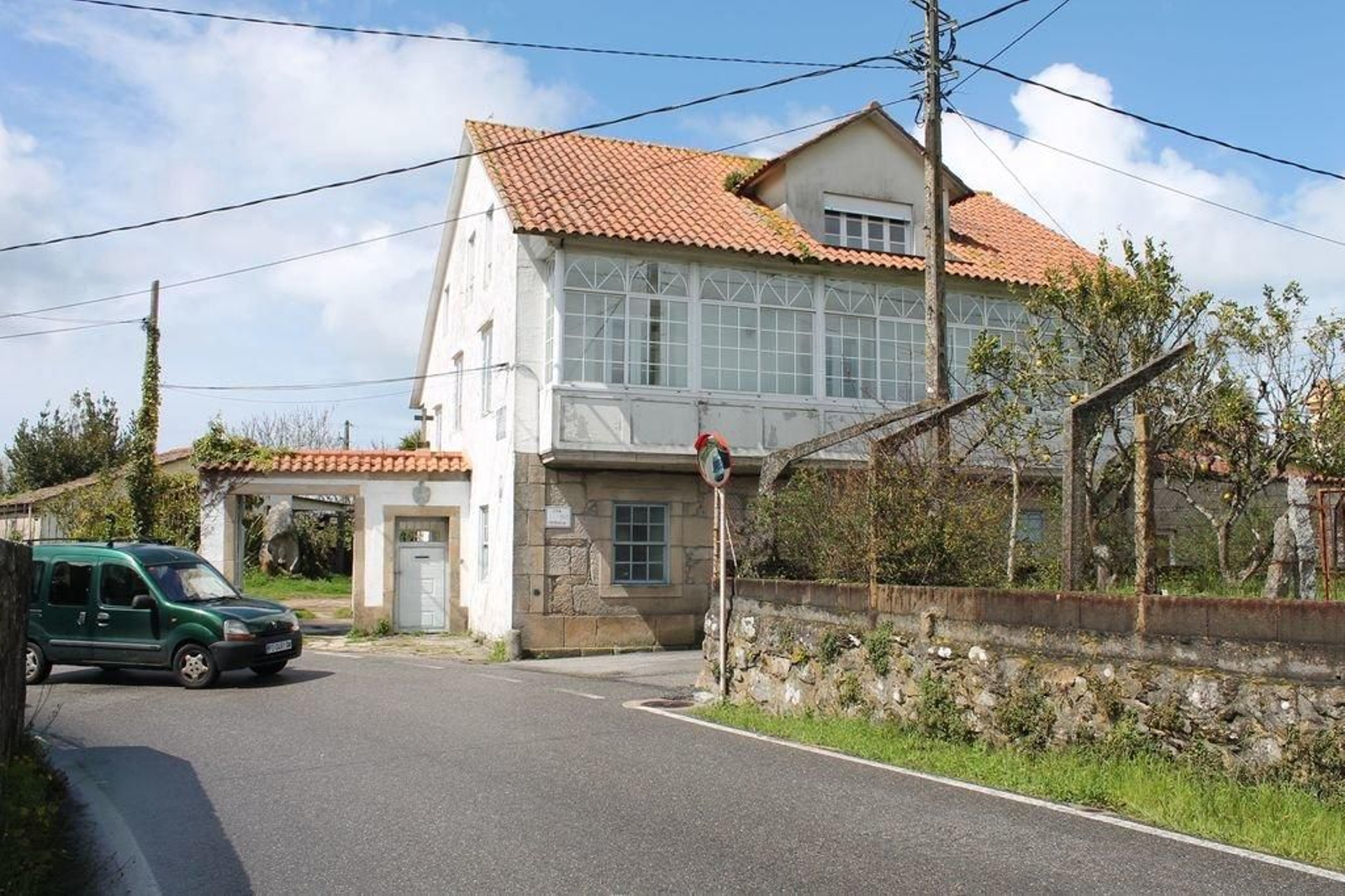 La casa rectoral en la que se cometieron los robos.