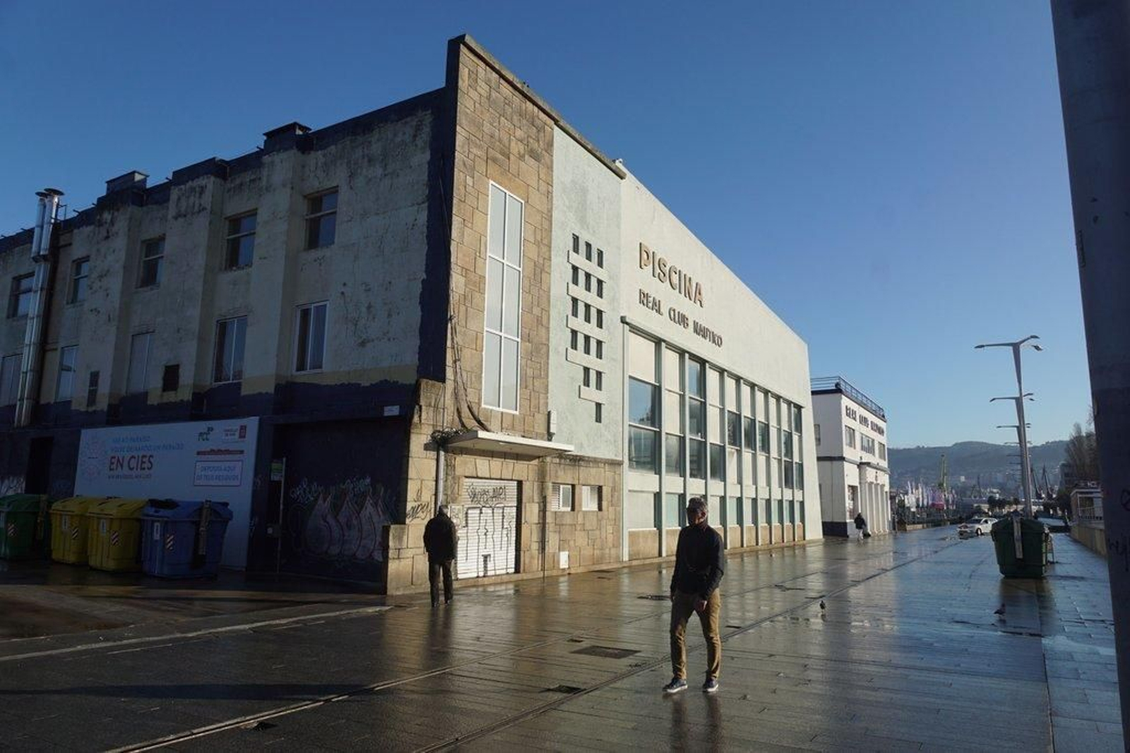 La piscina del Náutico tiene ya más de medio siglo de existencia. Y ahí continuará.