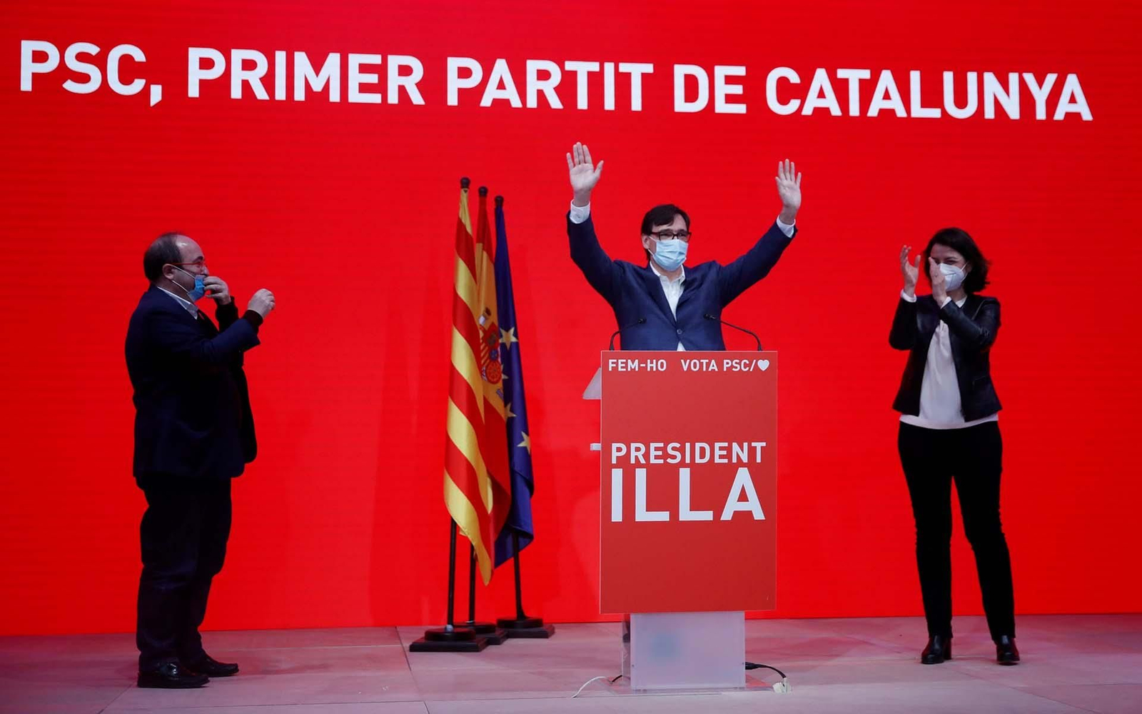 Salvador Illa (c), acompañado por Miquel Iceta y por la portavoz en el Parlament Eva Granados. EFE/Toni Albir