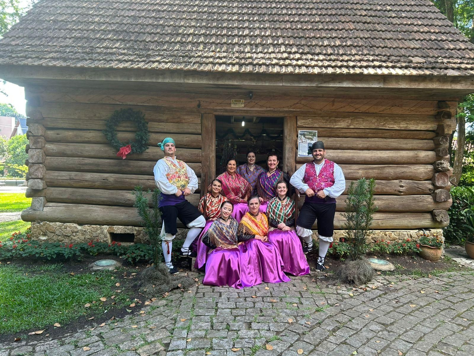 El Grupo Raza Aragonesa de la Asociación de los Amigos de Aragón participó un año más de la tradicional fiesta navideña polonesa, organizada por el Ayuntamiento de Curita.
