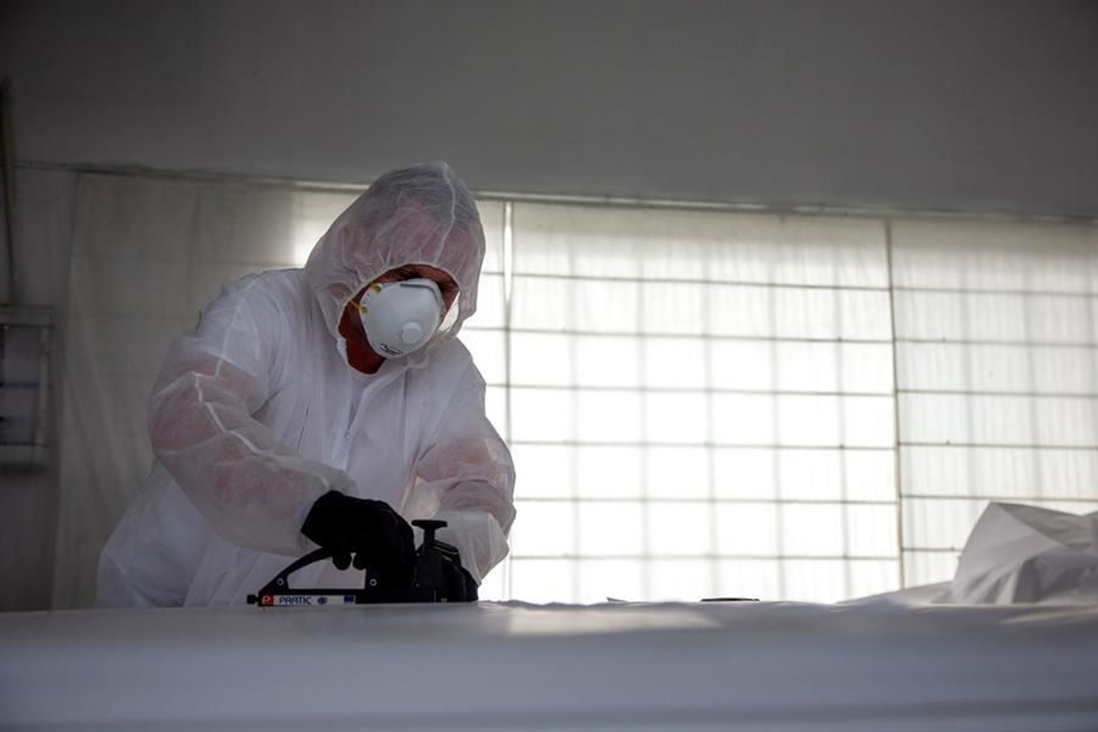 El presidente del Gobierno, Pedro Sánchez, ha explicado que el Ejecutivo está ya hablando con la industria manufacturera para iniciar la producción nacional de productos sanitarios