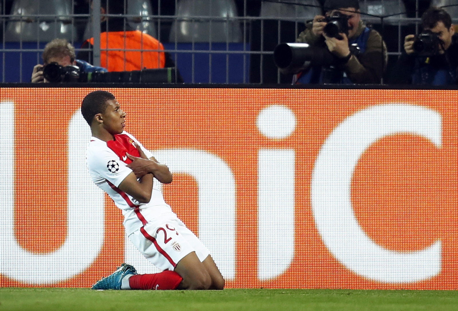 Mbappé lideró la victoria del Mónaco ante el Borussia de Dortmund.