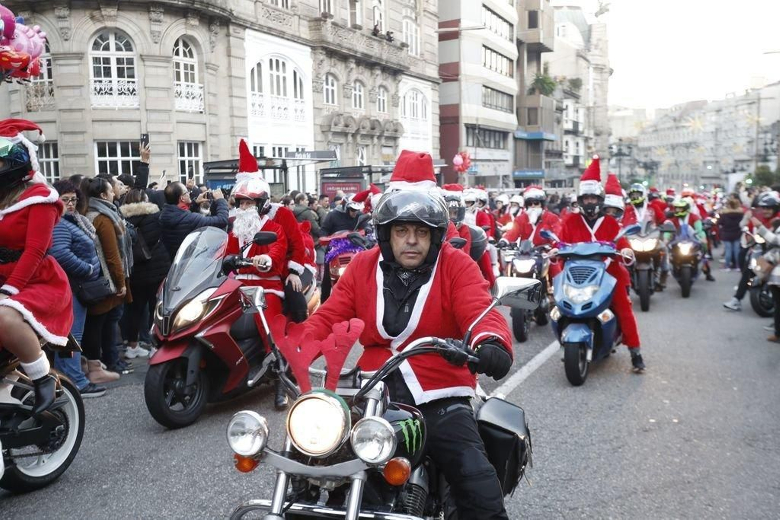 La papanoelada motera toma las calles de Vigo 80