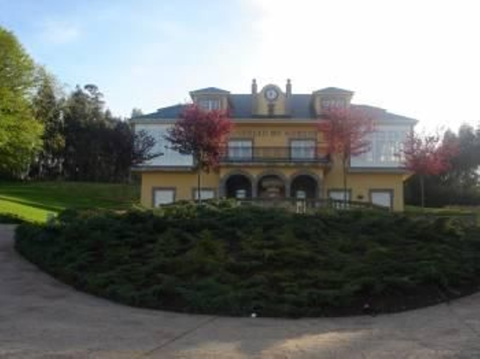 Casa consistorial del municipio coruñés de Moeche. (Foto: ARCHIVO)