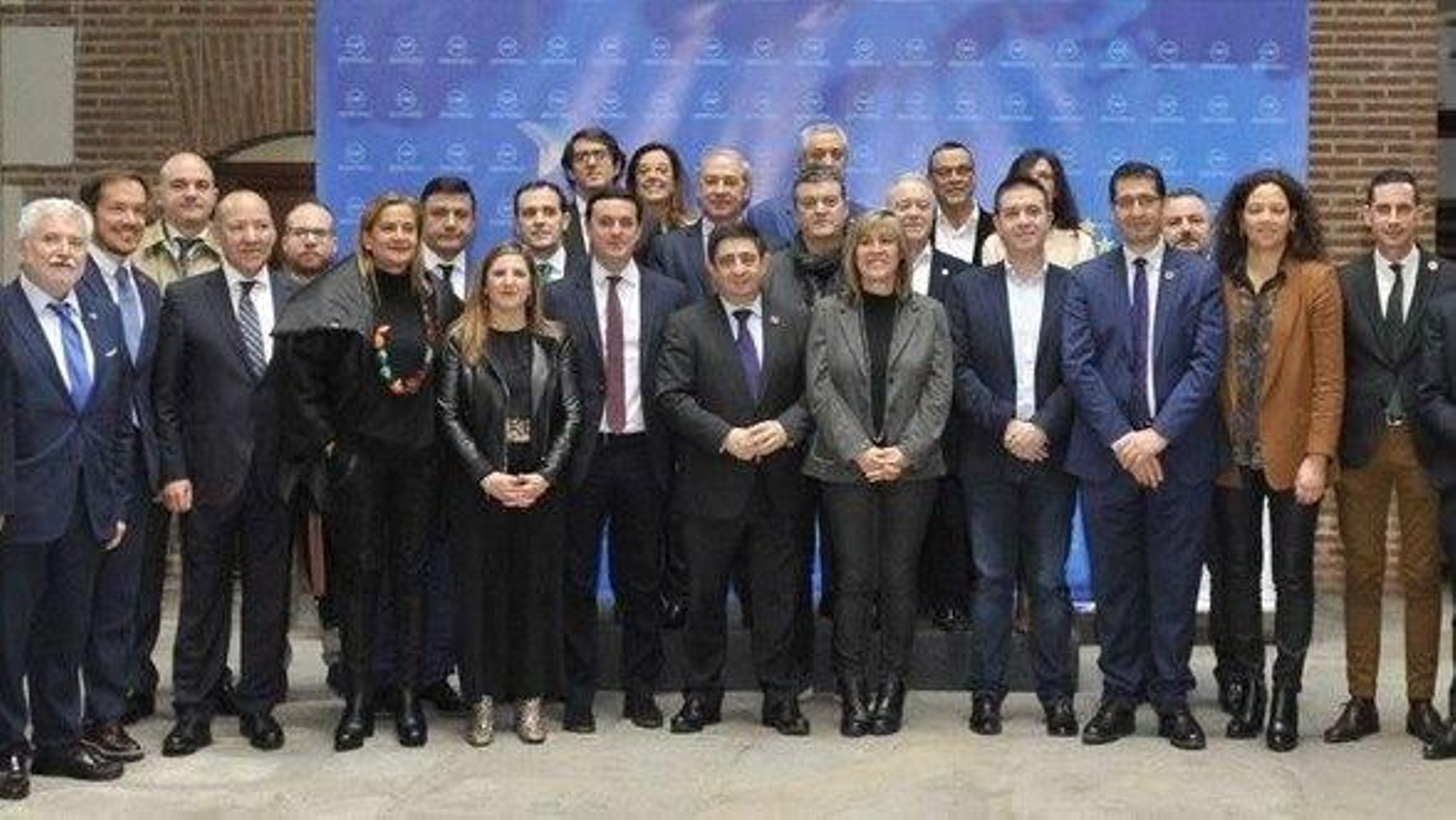 La presidenta de la Diputación con el resto de presidentes de diputaciones y cabildos.