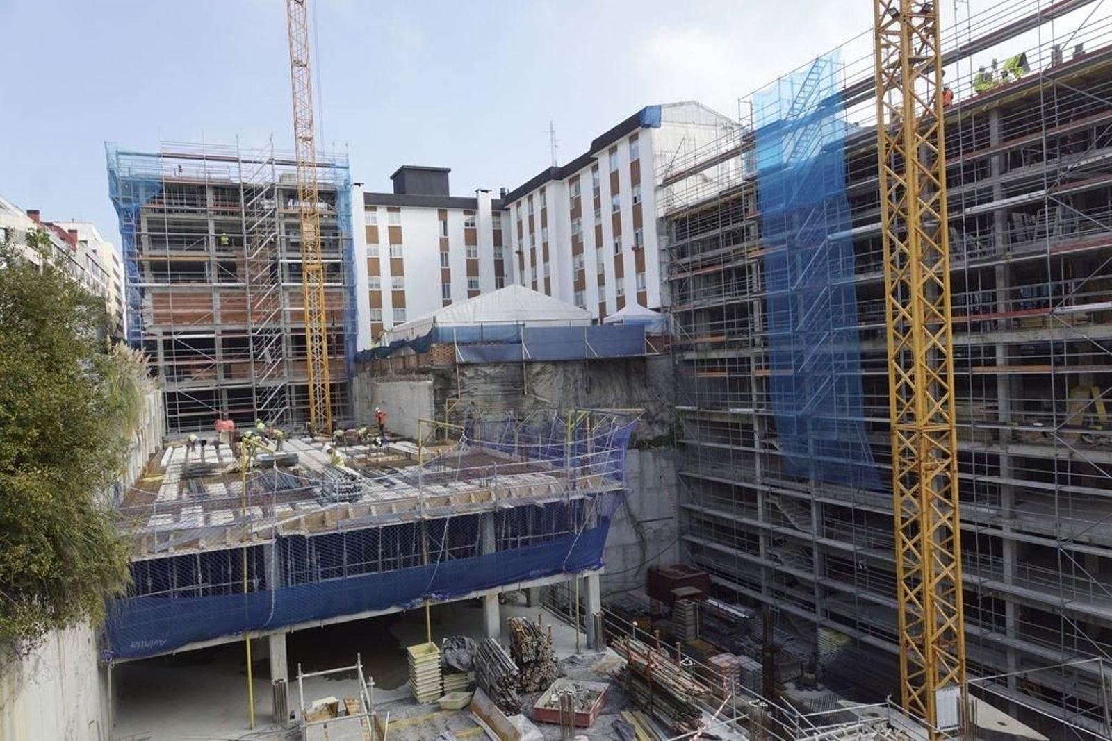 La urbanización de la calle Barcelona, tras Povisa, fue el símbolo de la crisis, al quedar paralizada durante años. Ha sido retomada por la promotora Alexia y en 2020 estará listo el primer bloque.