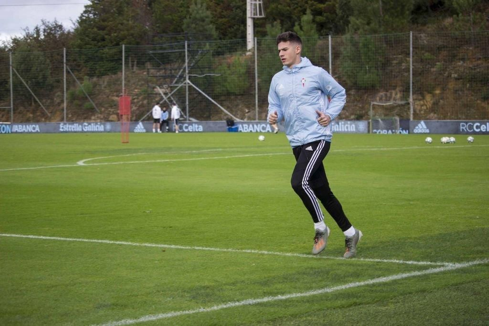 Santi Mina, en uno de los entrenamientos.