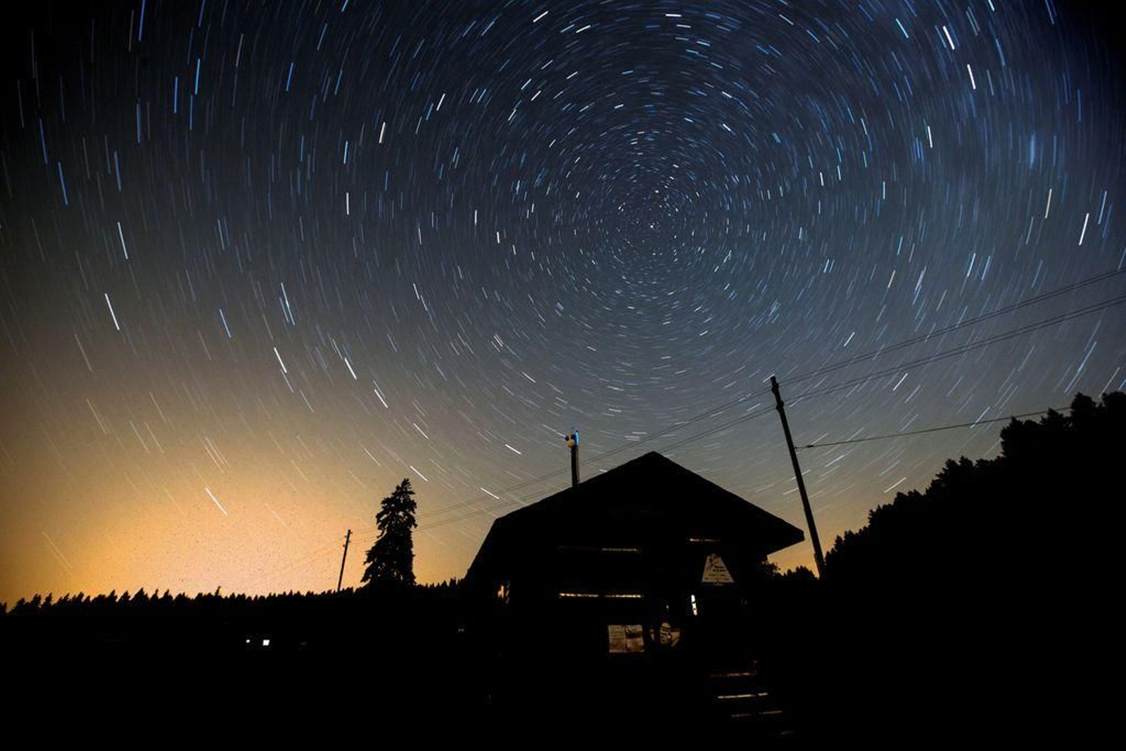 Imagen de un cielo estrellado durante una "noche de estrellas fugaces".