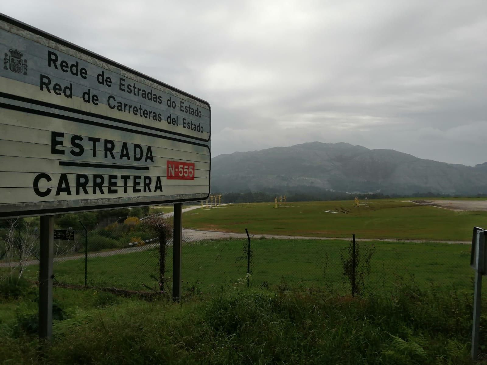 Peinador cerrado más de hora y media por el vuelco de un camión // Vicente
