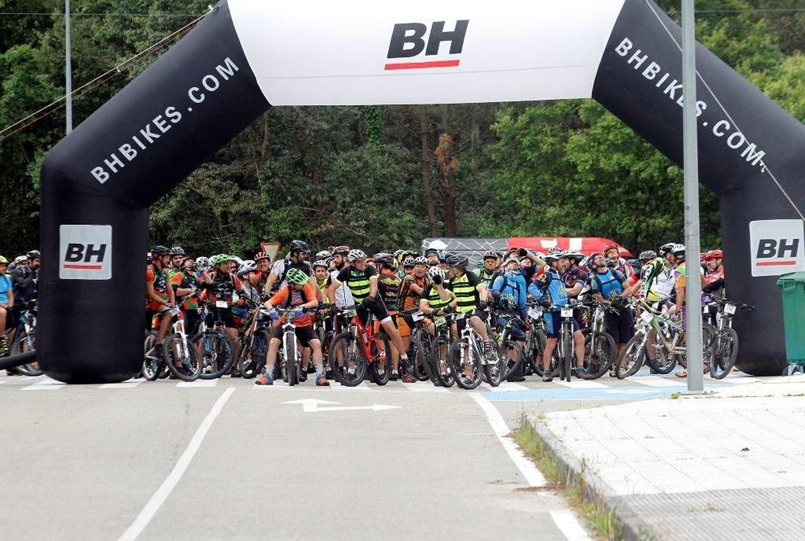 Los corredores salieron a las nueve y media de la mañana del pabellón Óscar Pereiro.