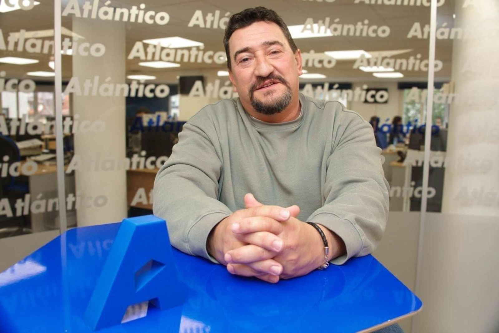 Ricardo Misa, durante su visita al set de Atlántico TV.