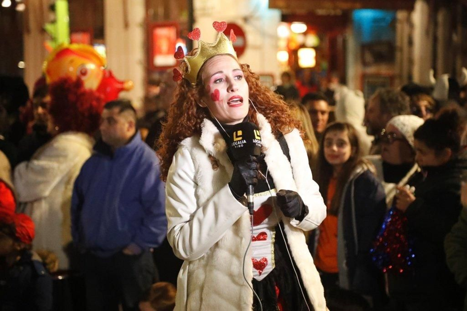 Las comparsas calientan el Entroido en Vigo Foto JVLandín 16