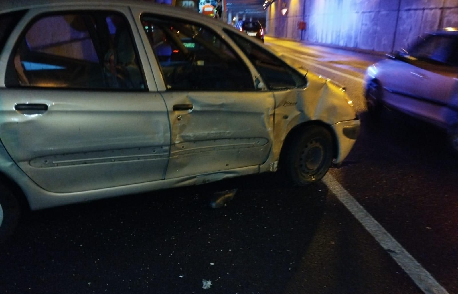 El coche implicado en el accidente en el túnel de Bouzas. // Vigoé