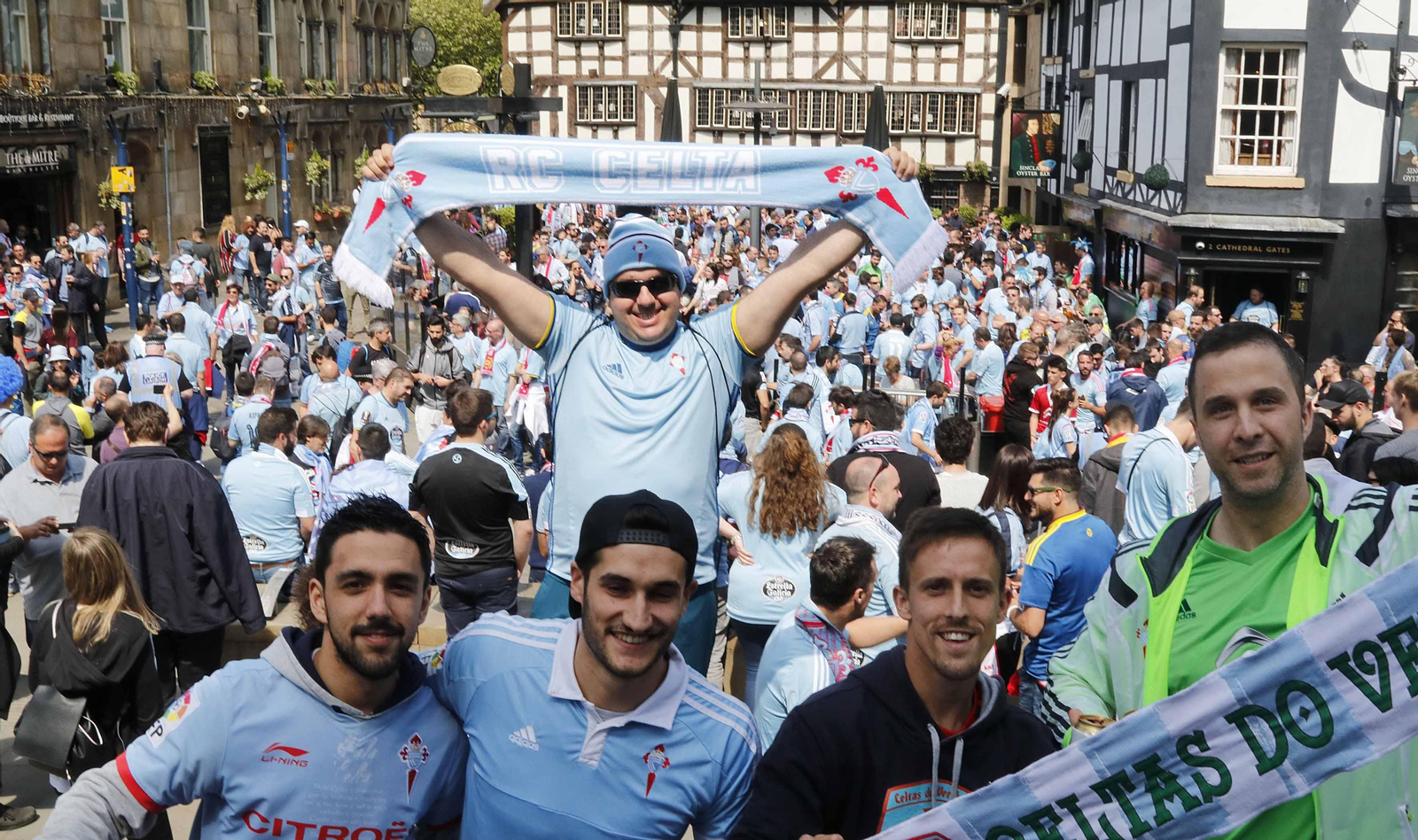 El viaje de la afición celeste a Manchester, el 11 de mayo de 2017. // J.V. Landín