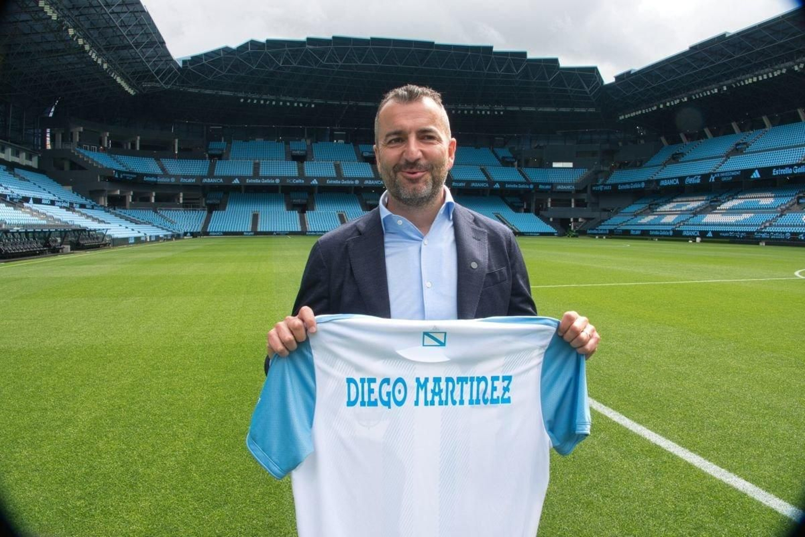 El seleccionador gallego, Diego Martínez, se presentó en Balaídos.