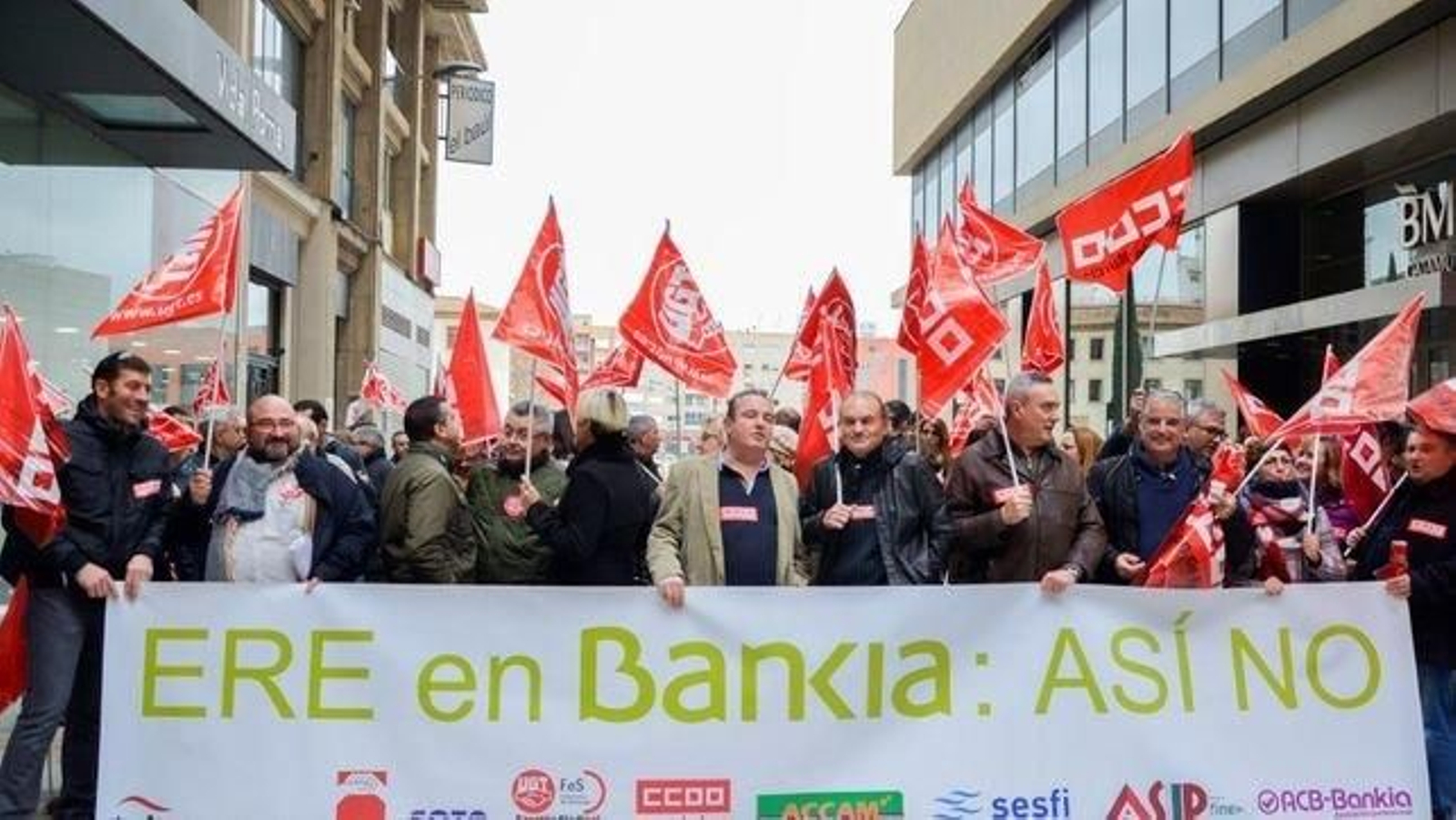 Trabajadores de Bankia y BMN durante una de las manifestaciones por el ERE.