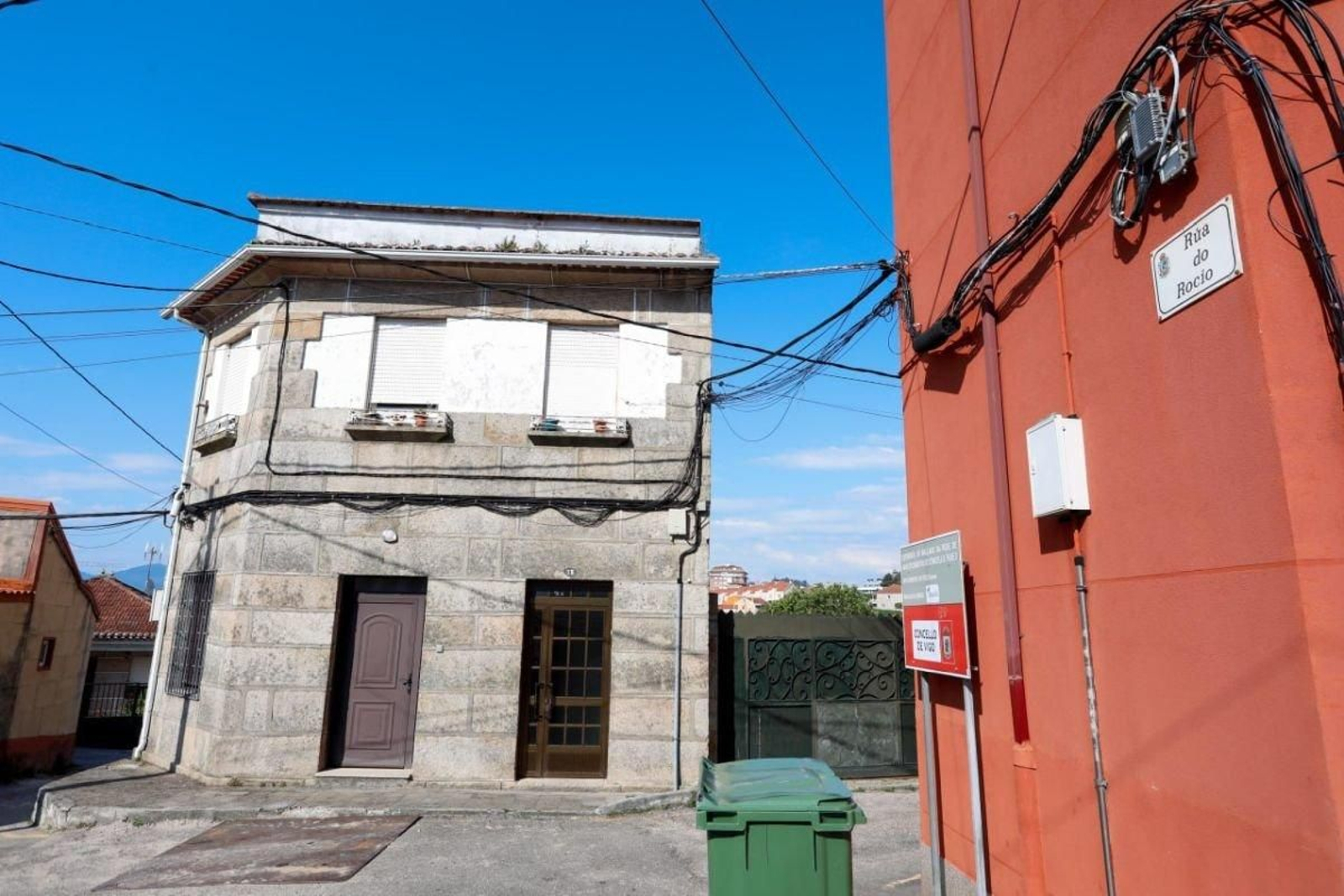 Una de las casa ubicadas en Coia que superan los cincuenta años, en un barrio que cuenta con un buen número de edificaciones que superan el medio siglo.
