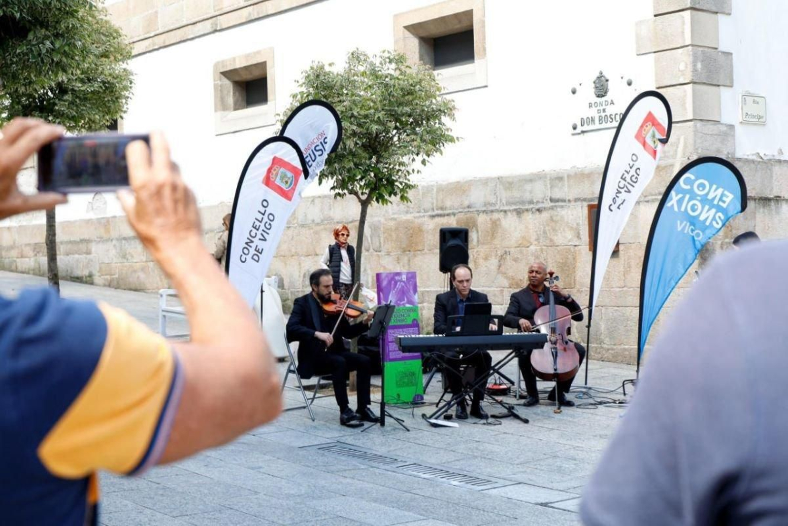 El grupo Vigo Conexións inauguró la temporada con un concierto en Castrelos.