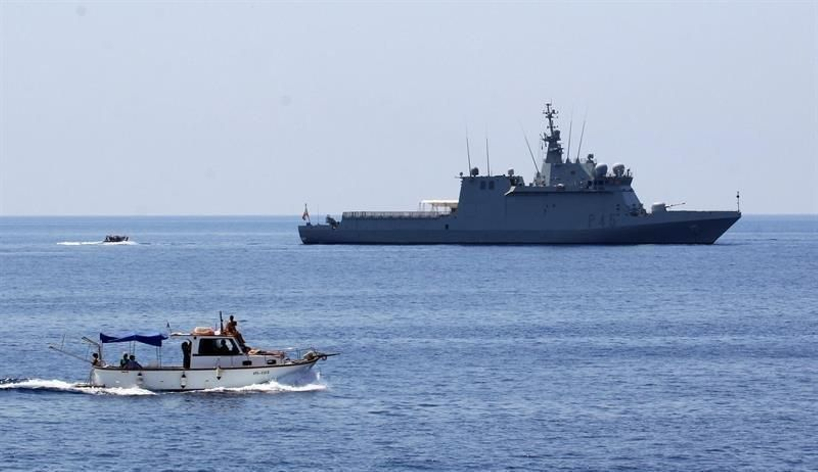 El Audaz en el puerto de Lampedusa.