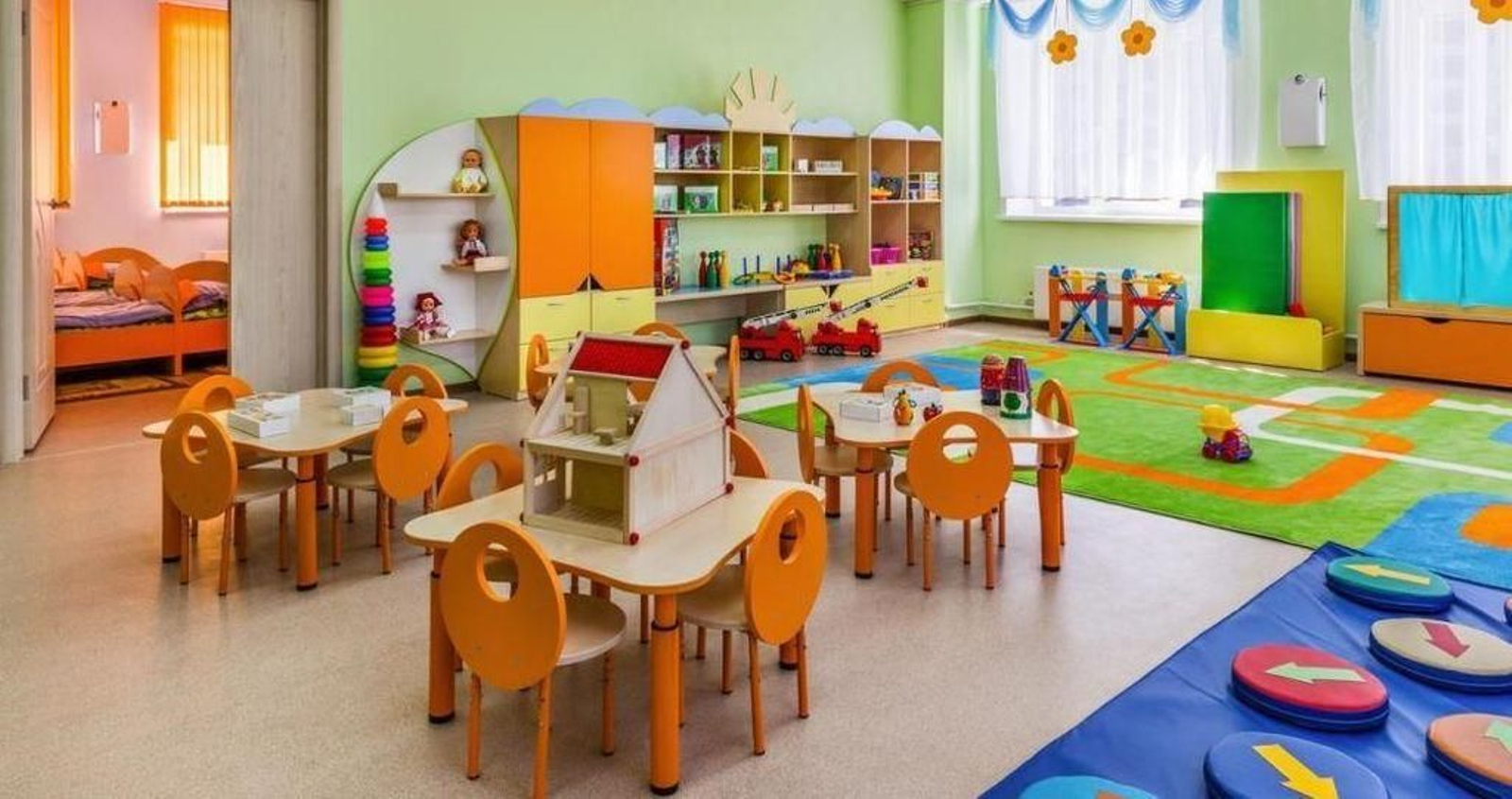 Una de las aulas de una guardería sin sus pequeños alumnos.