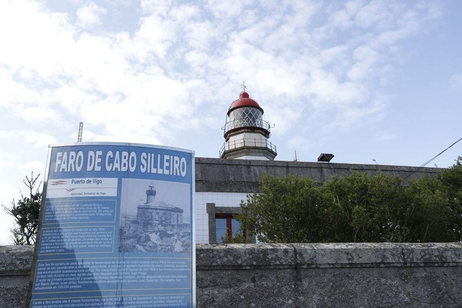 El faro de Cabo Silleiro, de la Autoridad Portuaria, es clave: vigila la entrada  la Ría de Vigo.