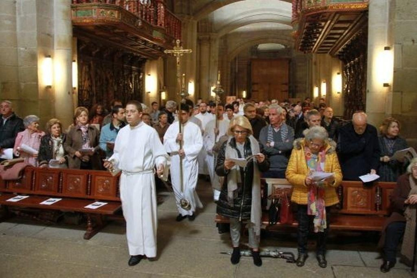 Misa Crismal en la catedral de Tui con la asistencia del obispo