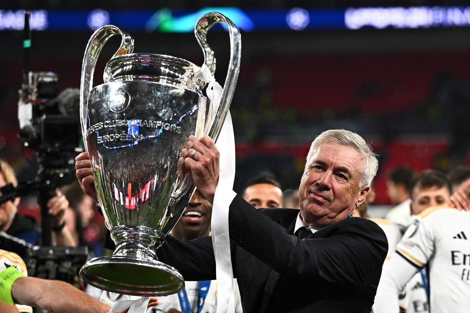 Ancelotti, el entrenador más laureado con 5 Champions.
