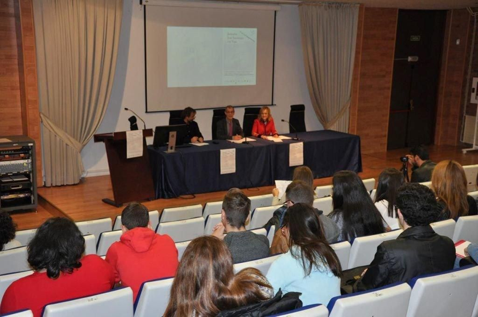 Las jornadas se inauguraron ayer en Filología y acabarán el día 22.