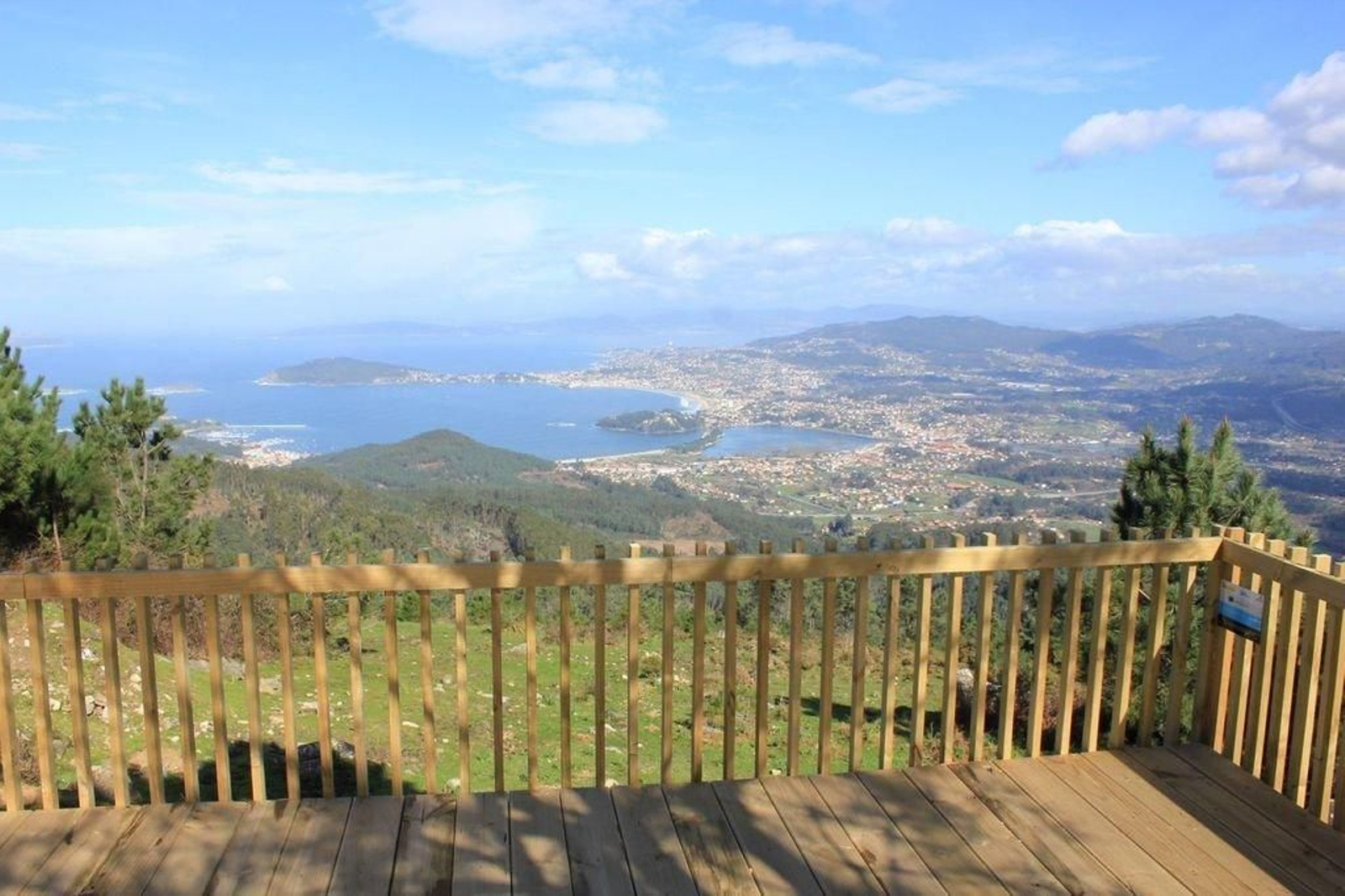 El parapentista se precipitó contra la ladera del entorno del mirador del Cortelliño.