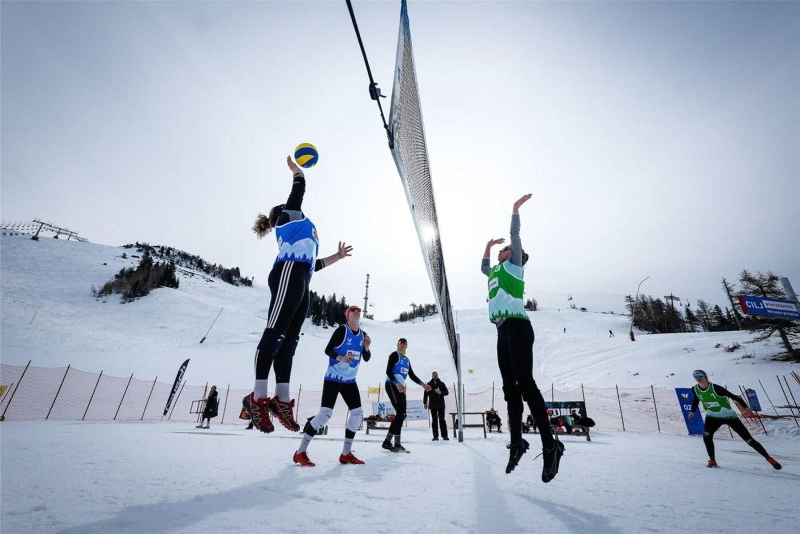El voleibol también se puede jugar sobre la nieve, como se demostrará en Sierra Nevada.