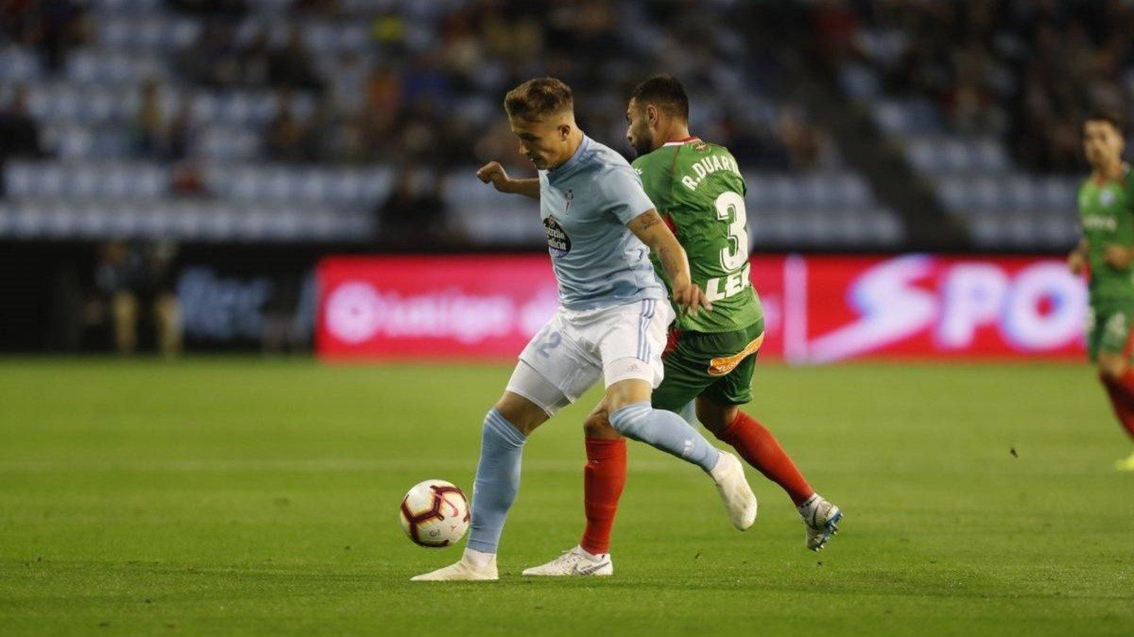 El delantero de orígenes tudenses disputó nueve partidos con el primer equipo céltico en el curso 2018/19.