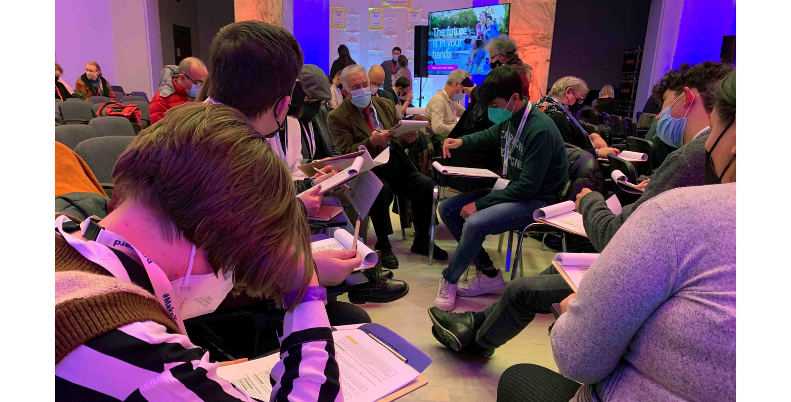 Ciudadanos españoles, en el marco de la Conferencia sobre el Futuro de Europa (CoFoE), pidieron en Varsovia una mayor implicación de la Unión Europea (UE) en la salud mental, especialmente entre los jóvenes. EFE/María Moya