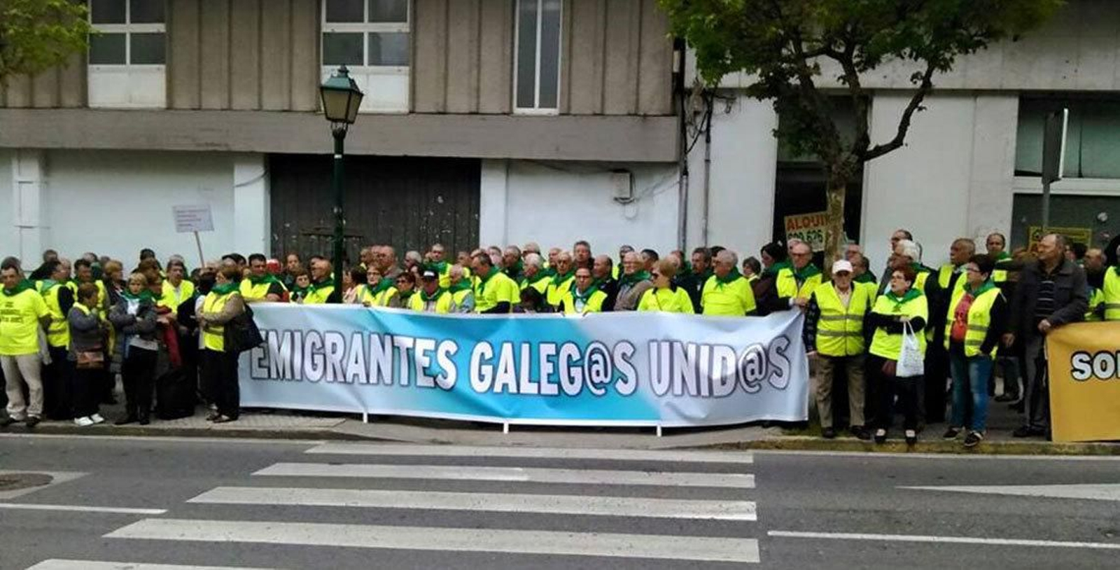 Manifestación de las plataformas de retornados gallegos, en Santiago.