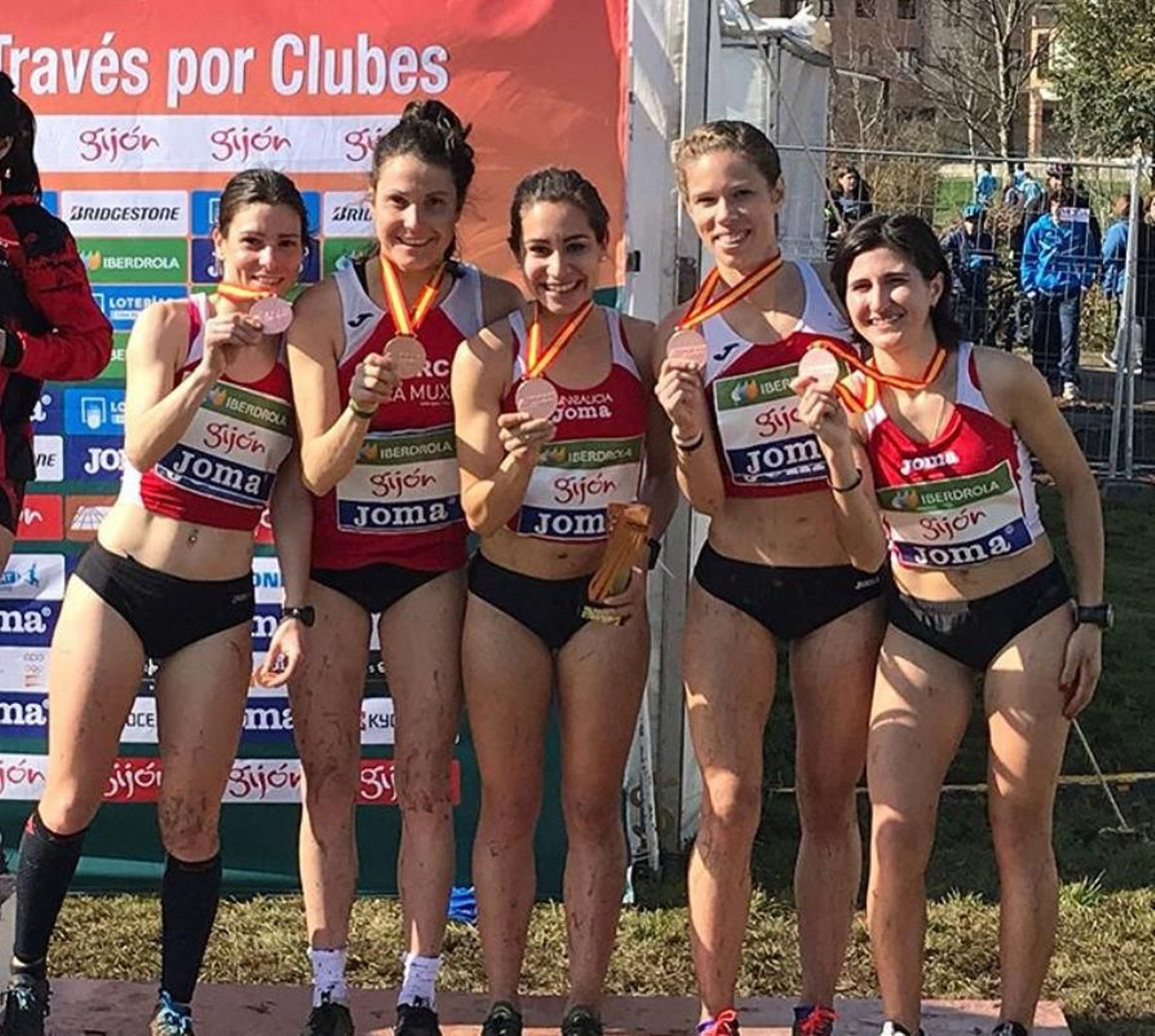 Fernández y Mosquera (3ª y 4ª por la izq.) acuden a Mérida.