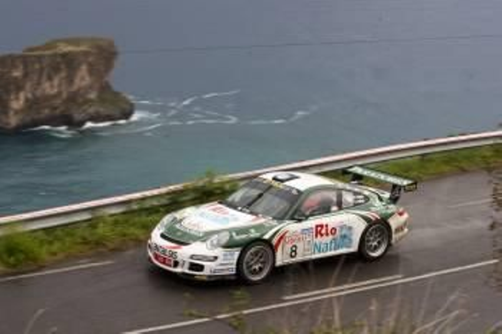 El Porsche 911 de Vallejo, durante el rally de Llanes