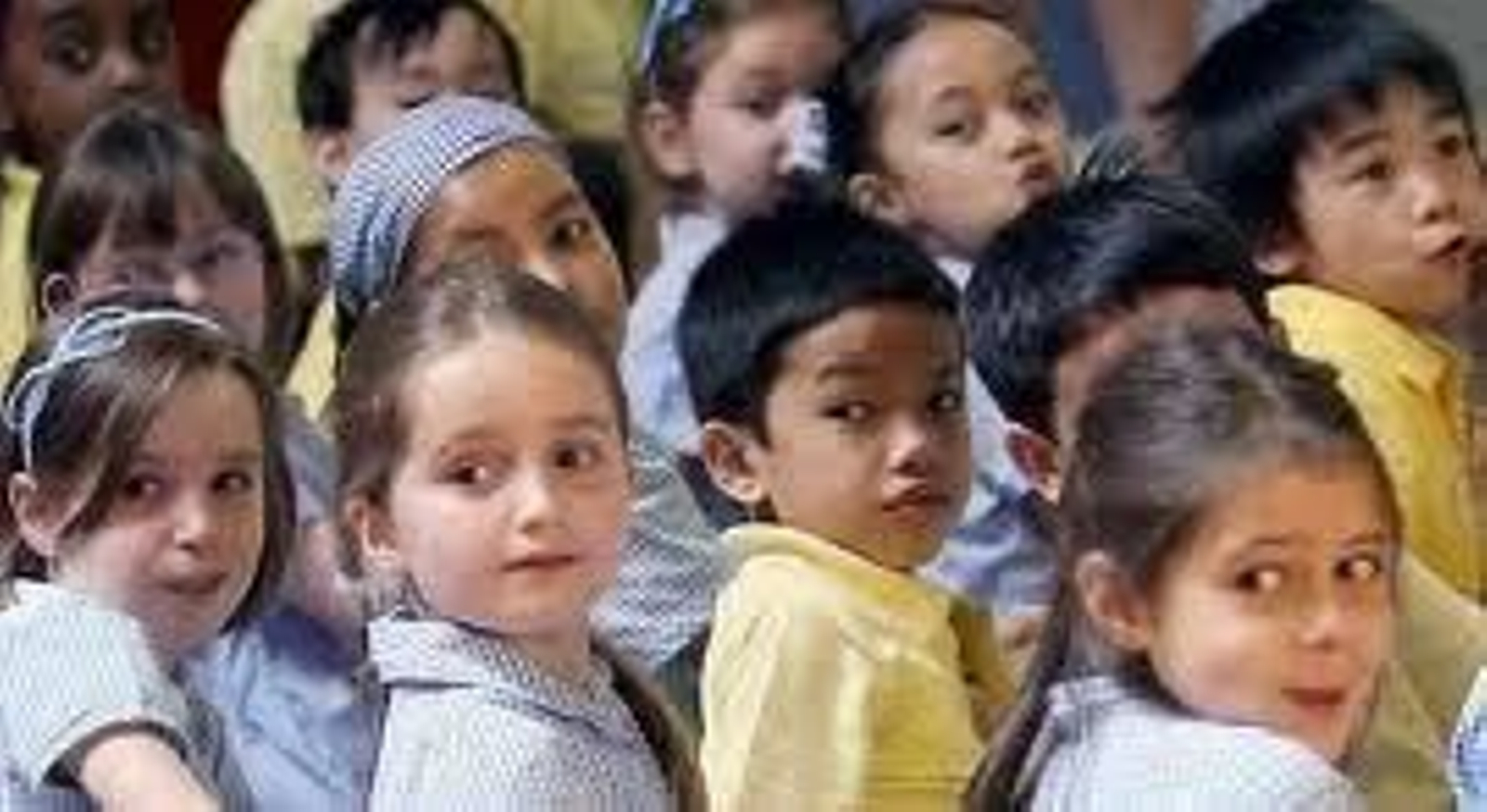 En la imagen, un grupo de niños.