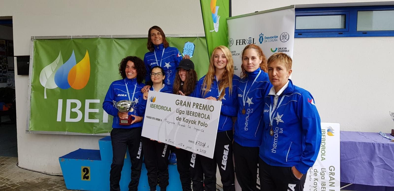 El Club Penedo se hace con la tercera plaza en kayak polo