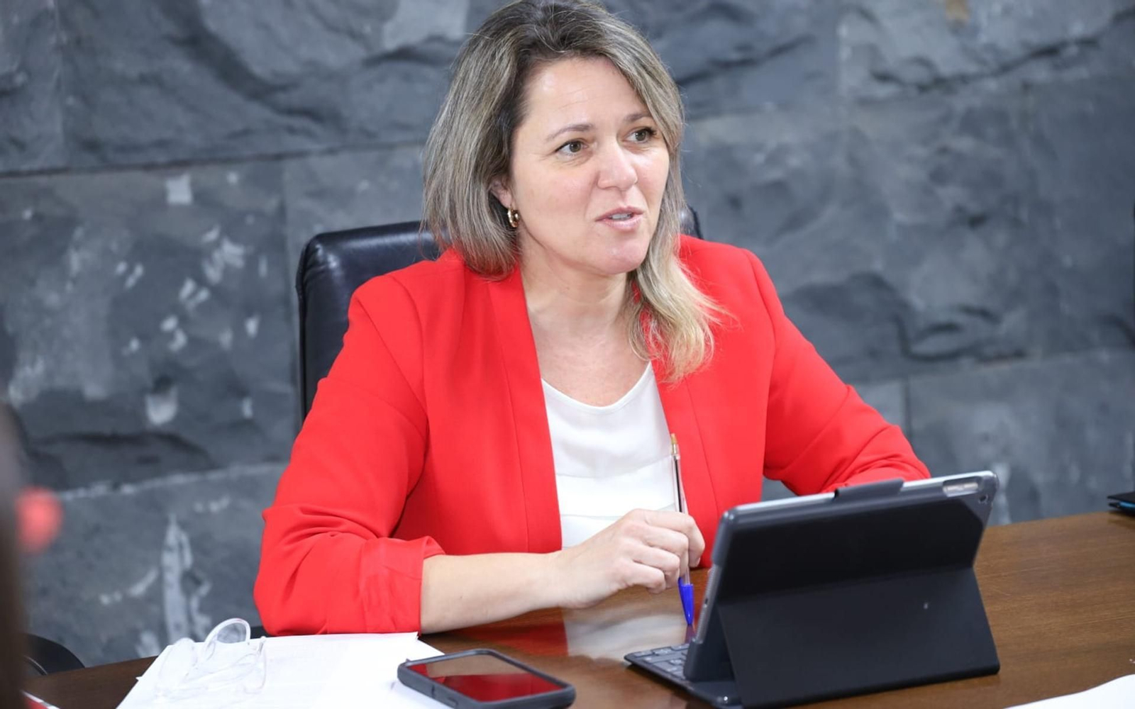 La consejera de Agricultura Alicia Vanoostende