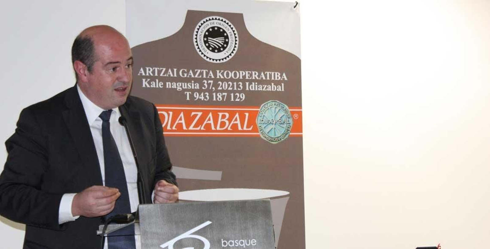 El viceconsejero Oroz ha ofrecido el apoyo del Gobierno Vasco a la candidatura