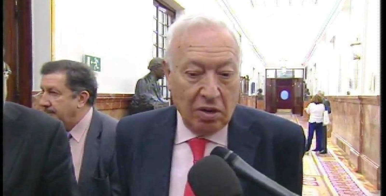 Margallo en los pasillos del Congreso de los Diputados