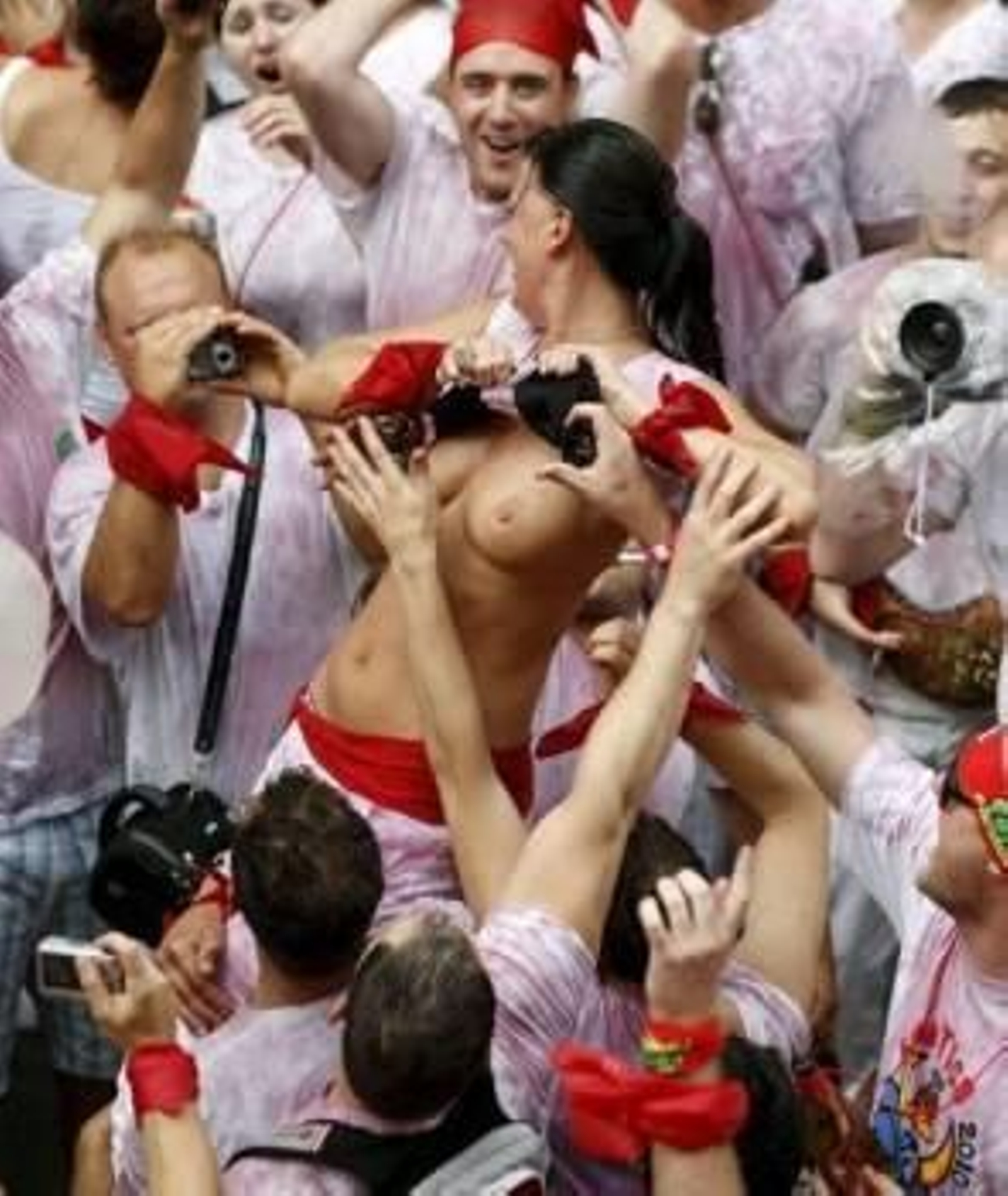 Muchos jóvenes se involucran tanto en las Fiestas Patronales, que pierden hasta la vergüenza